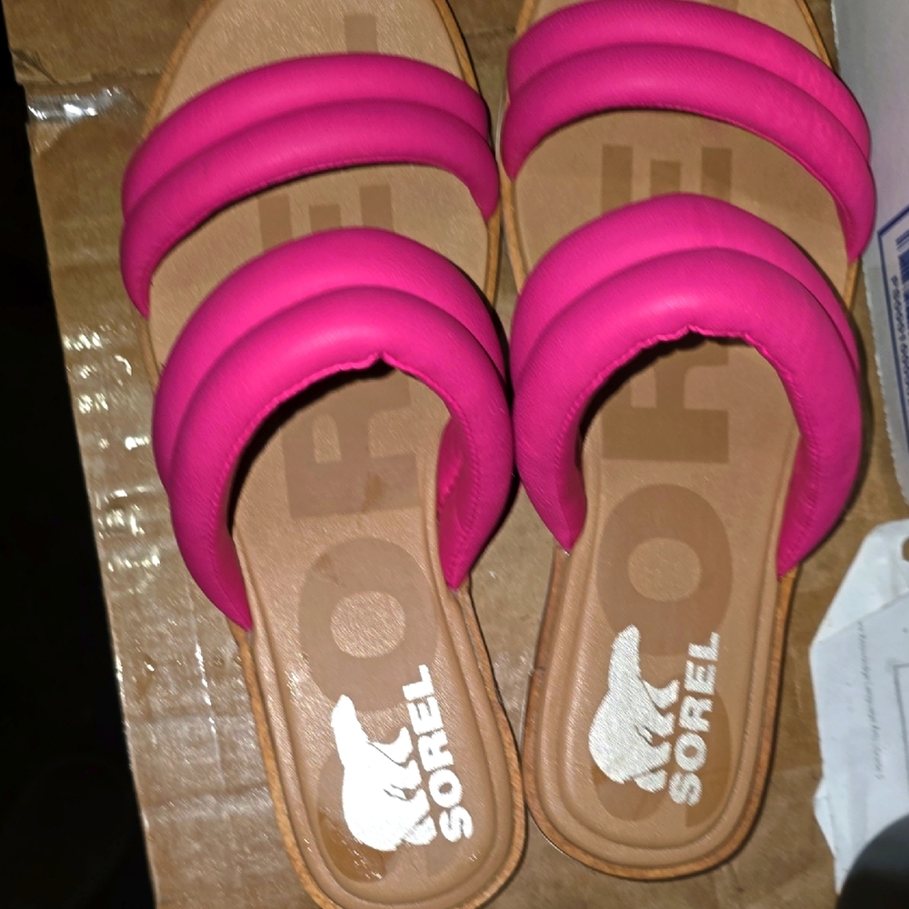 Sorel Ella II Puff Slide Women's Color Fuchsia Fizz; Sea Salt~  Size 8.5